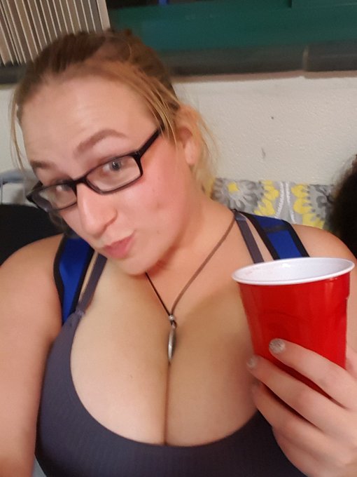 Celebrating and watching football https://t.co/vn7MX6U0xw<a href="/tag/nerdlife"class="tags"><span>#nerdlife</span></a><a href="/tag/housetargeryen"class="tags"><span>#housetargeryen</span></a>