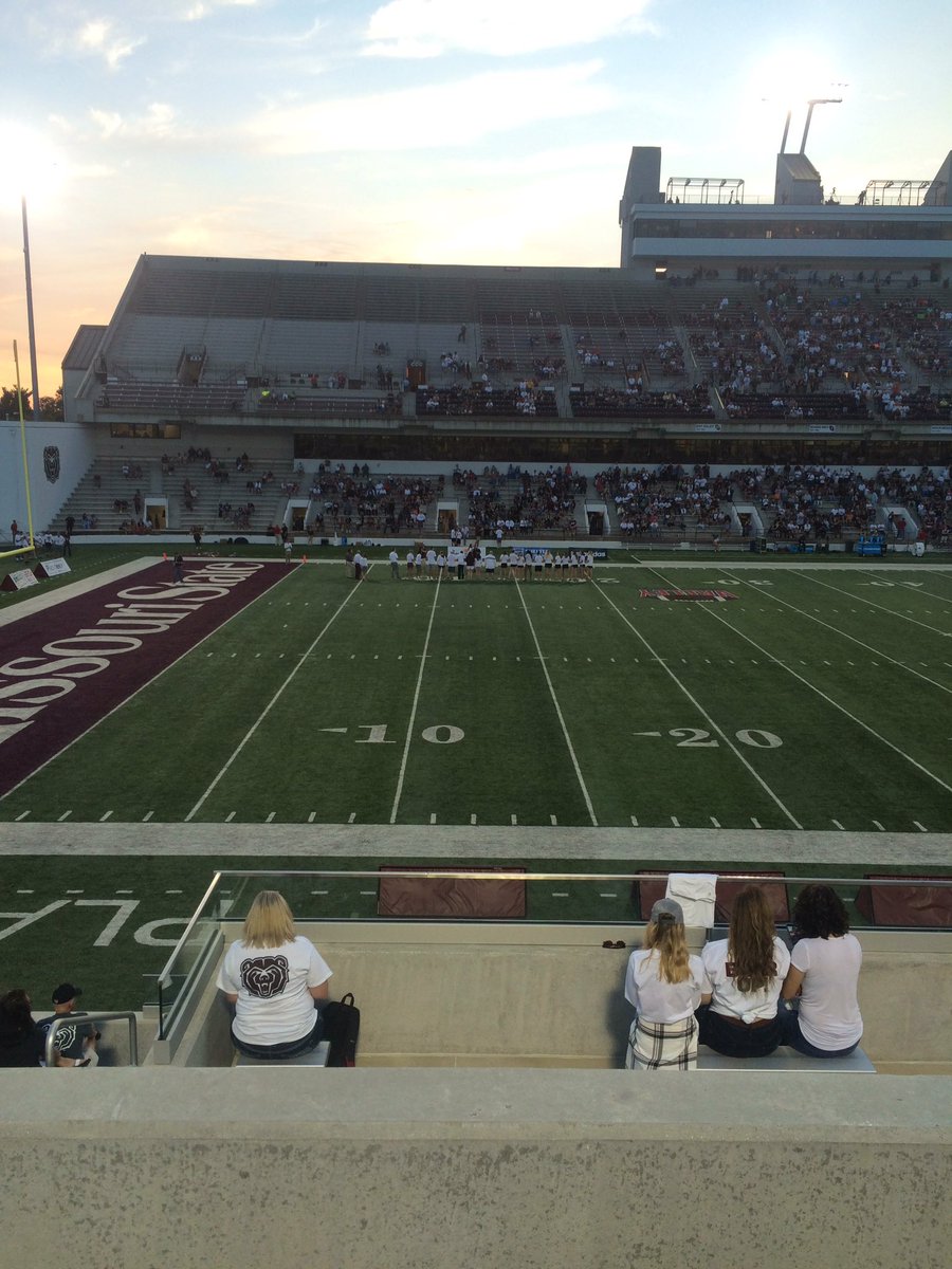 flat_raz's tweet image. So great to be able to recognize the @MSULadyBears tonight! #BearUp