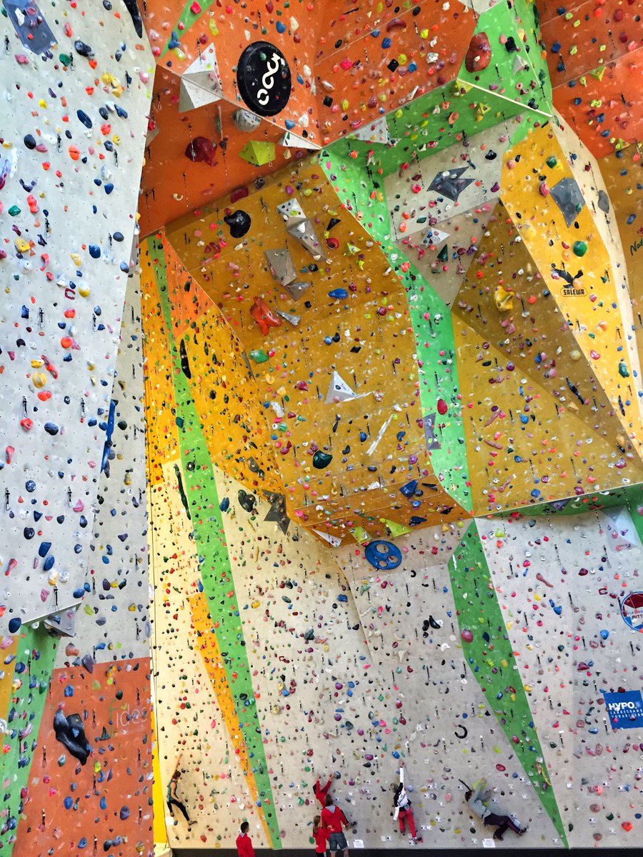 mathieuceron's tweet image. The warm up for today #EYCmitterdorf @NKBV @MedicortFysio