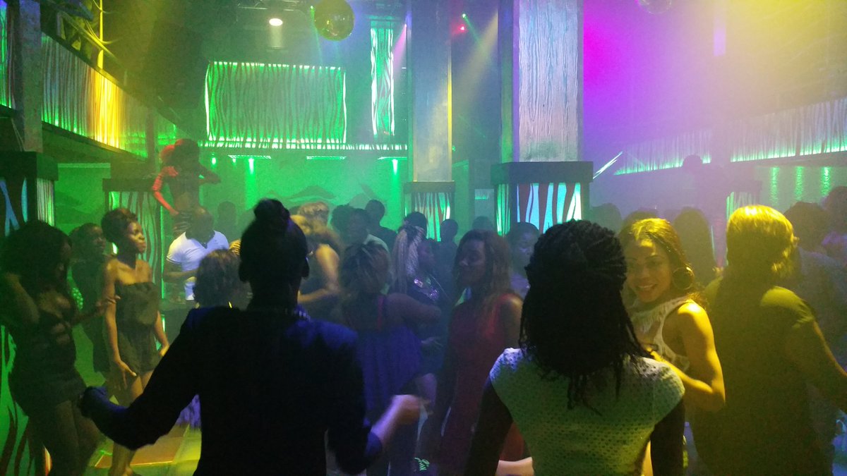 georges_cinq's tweet photo. #JeudiDesCouleurs
#AllInBlack
#OnlyForTheClubbers https://t.co/VWTaE0oC1u