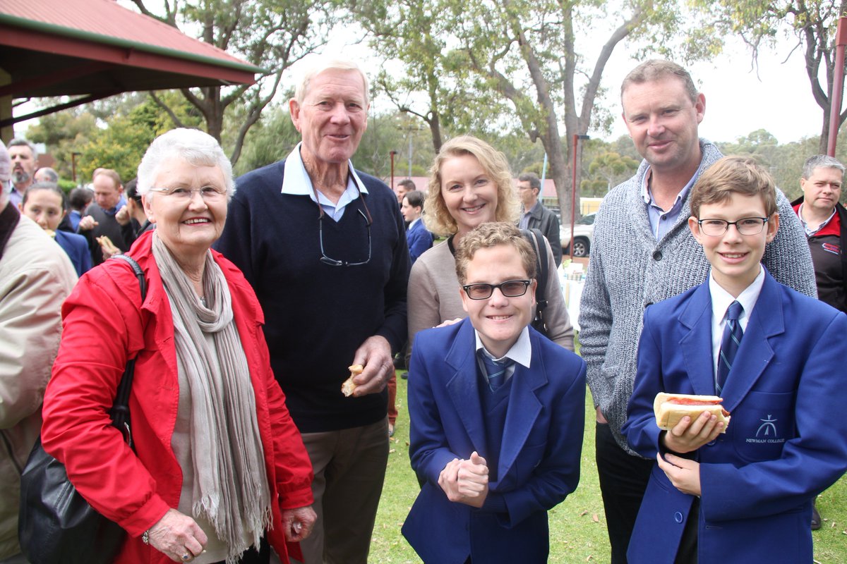 NewmanCollegeWA's tweet photo. It wouldn't be #FathersDay without a good old fashioned Sausage Sizzle! https://t.co/xvyCYtBwh1