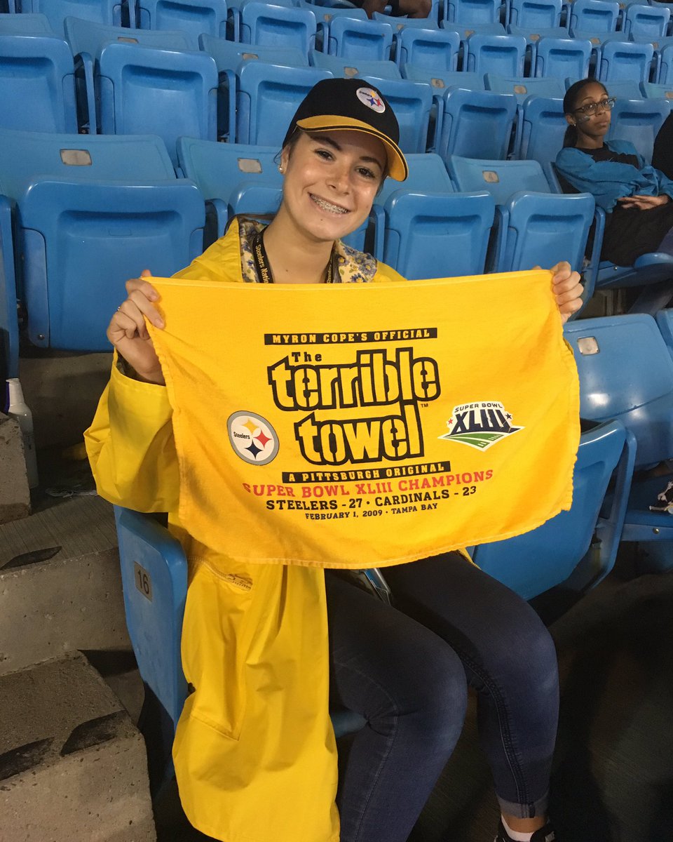 abbsrenee29's tweet photo. shoutout to my amazing mom for surprising me with my first NFL game! #PITTvsCAR 🏈💛❤️ https://t.co/igsh2uGaHf