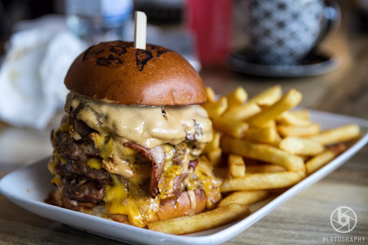 blotography's tweet photo. Rainy Friday's #baregrill #Friday #burgers #fbas #foodphotography #sydneyweather #lunchtime #blotography https://t.co/BafuaVkWWF