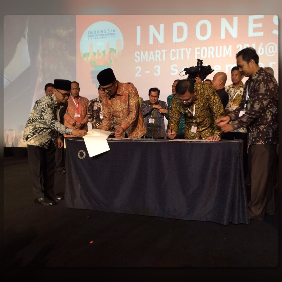 Penandatanganan kerjasama smart city forum Kota Bandung dgn Kota Depok <a href="/SahabatIdris/">Sahabat Idris</a> <a href="/depicta_2016/">Depok ICT Award</a>