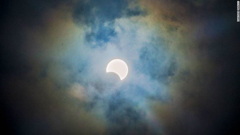 CNN's tweet image. "Ring of fire" solar #eclipse spotted in the skies over Africa cnn.it/2bX6Wf9