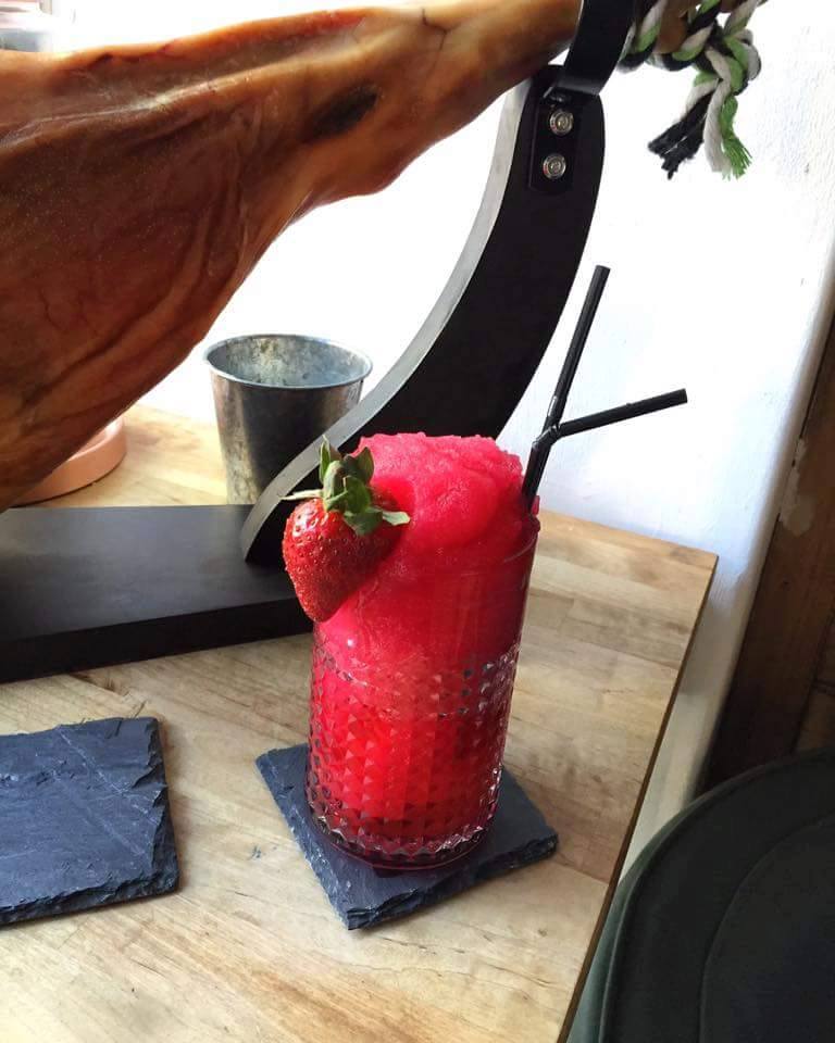 sugarvine's tweet image. TOP Friday Night Drinks Deal @ninemcr 2 4 1 cocktails or £10 bucket of beer. #Manchester Have a great weekend!