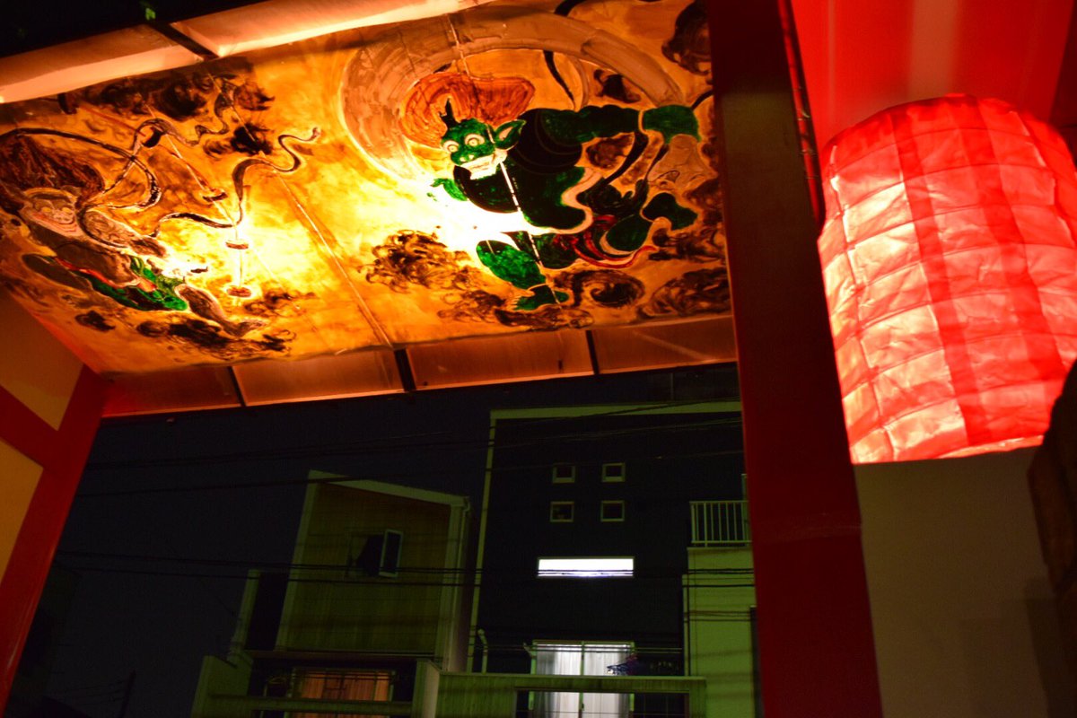 UNBS_2016's tweet photo. 今年の浦和西高校文化祭の門は！！
なんと！！な、な、なんと！！

『光る！！！！！！』 https://t.co/MvpnPBB7Fv