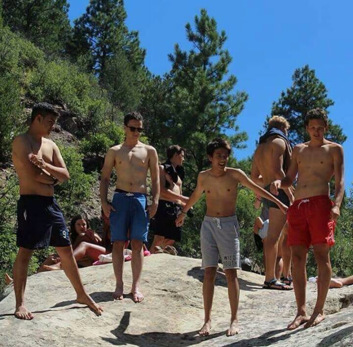 baalebasalki's tweet photo. Ituu badan le? @iqbaale 😁😁 😝✌ https://t.co/NyxsEznUIX