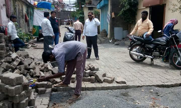 beingkirandada's tweet photo. दशरथ लांडगे चाळ परिसरात पेव्हींग ब्लॉक्स आणि पावसाळी गटारीचे काम सुरू केले .
#Kiran #Balasaheb #Mote https://t.co/aDQMxytA8l