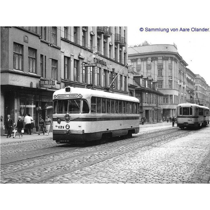 1963. gads. Pa Barona ielu Rīgā kursē tramvajs PB3-6M!