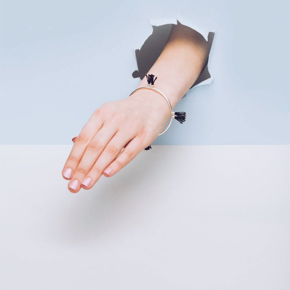 💥  We're currently buzzing over this fun Olio hula hoop bangle. 👉🏼 bit.ly/shop-olio #shopanek #wearUnique