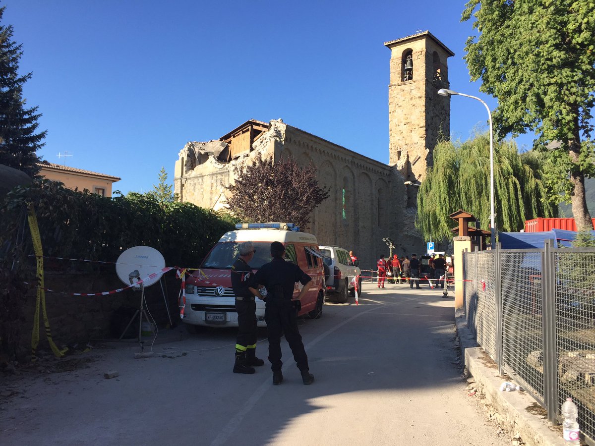 pietroras's tweet photo. @Raiofficialnews #Amatrice #terremoto #Igiornidopo Domenica alle 9,05 #InstantDoc @RaiUno @AngeloMellone https://t.co/TtjPWjoIFP
