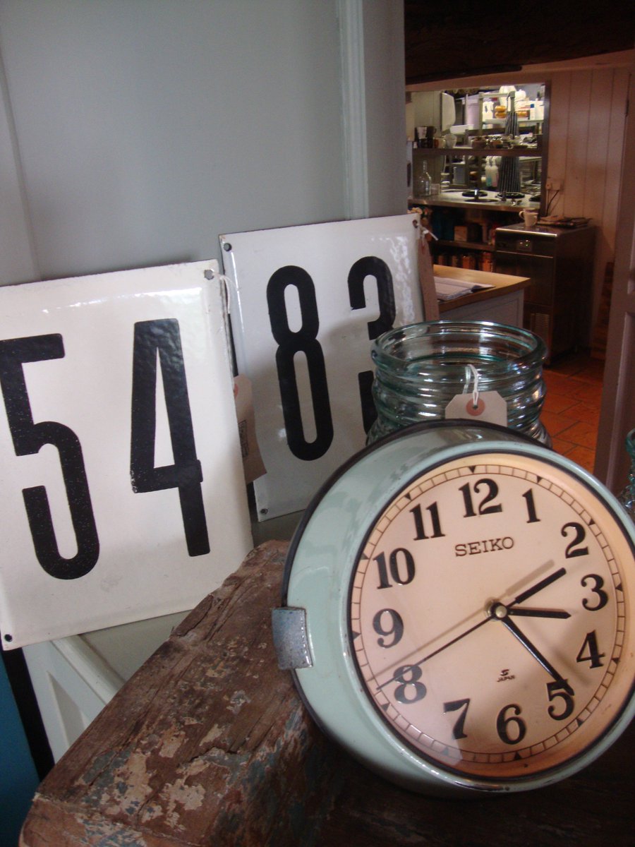 thedialhouse's tweet photo. Nuts about numerals (and fonts and other interesting objects too). Come and view +1000 items of stock this weekend! https://t.co/ShXVc9N5xJ
