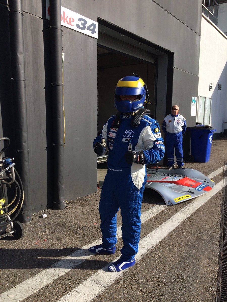 Guido Naumann from <a href="/autobild/">AUTO BILD</a> is getting ready to drive the #scg003c