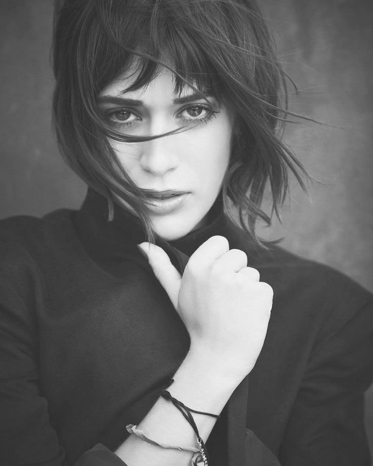 LizzyCaplan_'s tweet photo. Heyyy guysss, starting a new day with #TBT Happy Friday to everyone! 😁💞 https://t.co/3C0sv9Czau