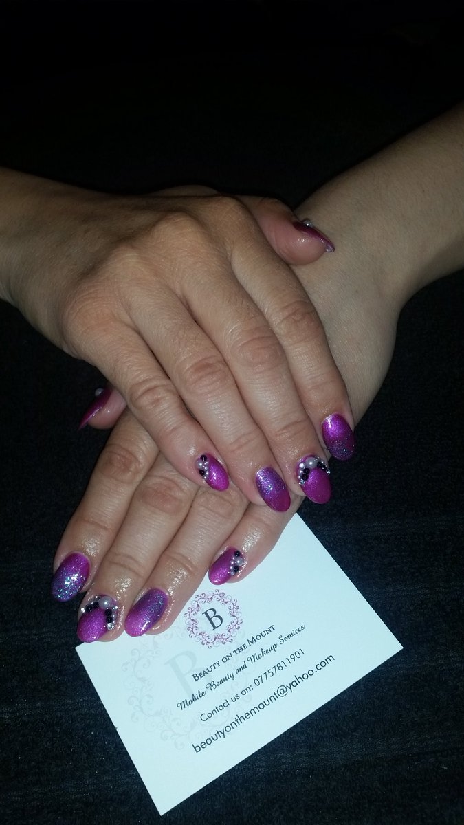 Beautonthemount's tweet photo. Gorgeous bespoke extensions using @DTProNails products. Love the black gem n pearls detail. 💓 @ScratchMagazine https://t.co/WyJYgYDEkL