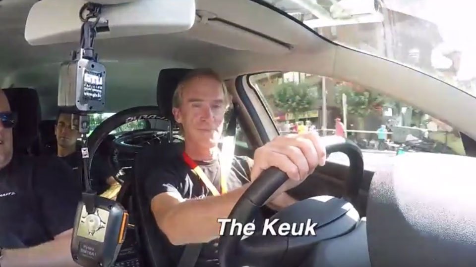 VIDEO: Ploegleider voorspelt zege van "The Keuk" op 40km van de finish. sporza.be/permalink/1.27… #LV2016 #opvallend