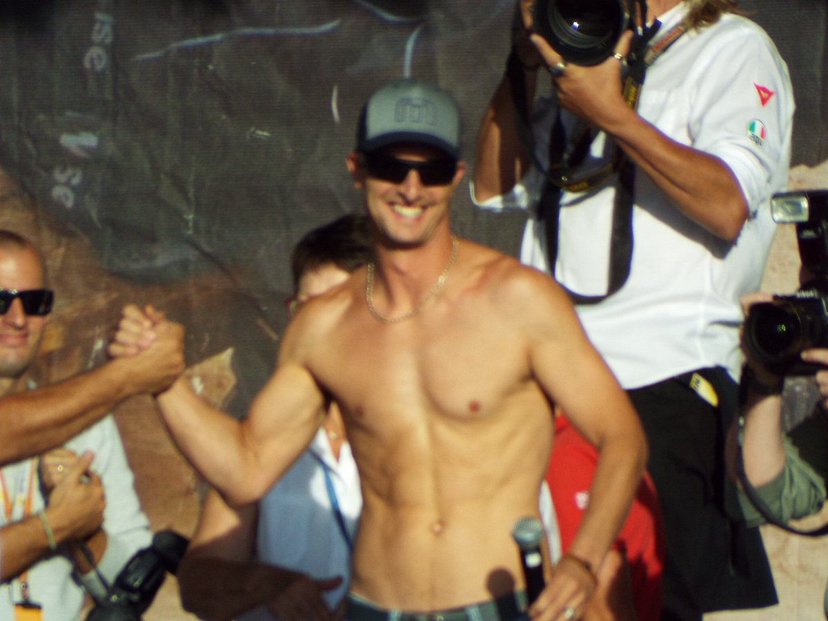 mcully1100's tweet photo. @dayofchampions @texastornado5 @btsportmotogp one for the ladies, and probably guite a few men. https://t.co/9IE1w5zKXo