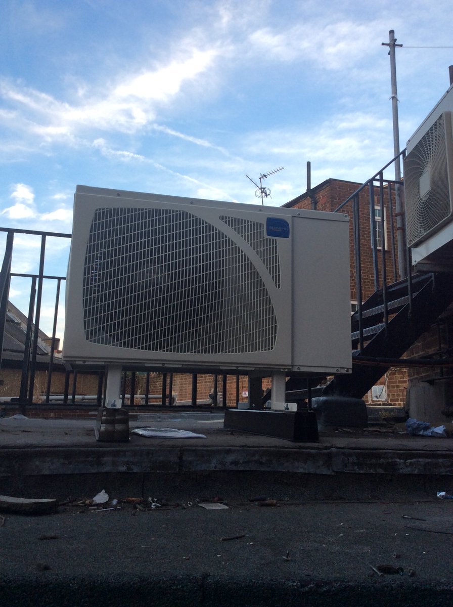 RefSolPro's tweet image. Great job by our engineers on a walk in freezer install for Pizza Express Upminster