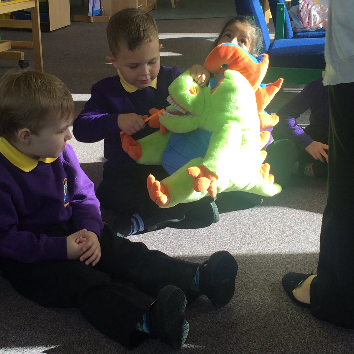 netherweans's tweet image. The AM children practiced brushing Elvis&apos;s teeth #effectivecontributors #learningroutines