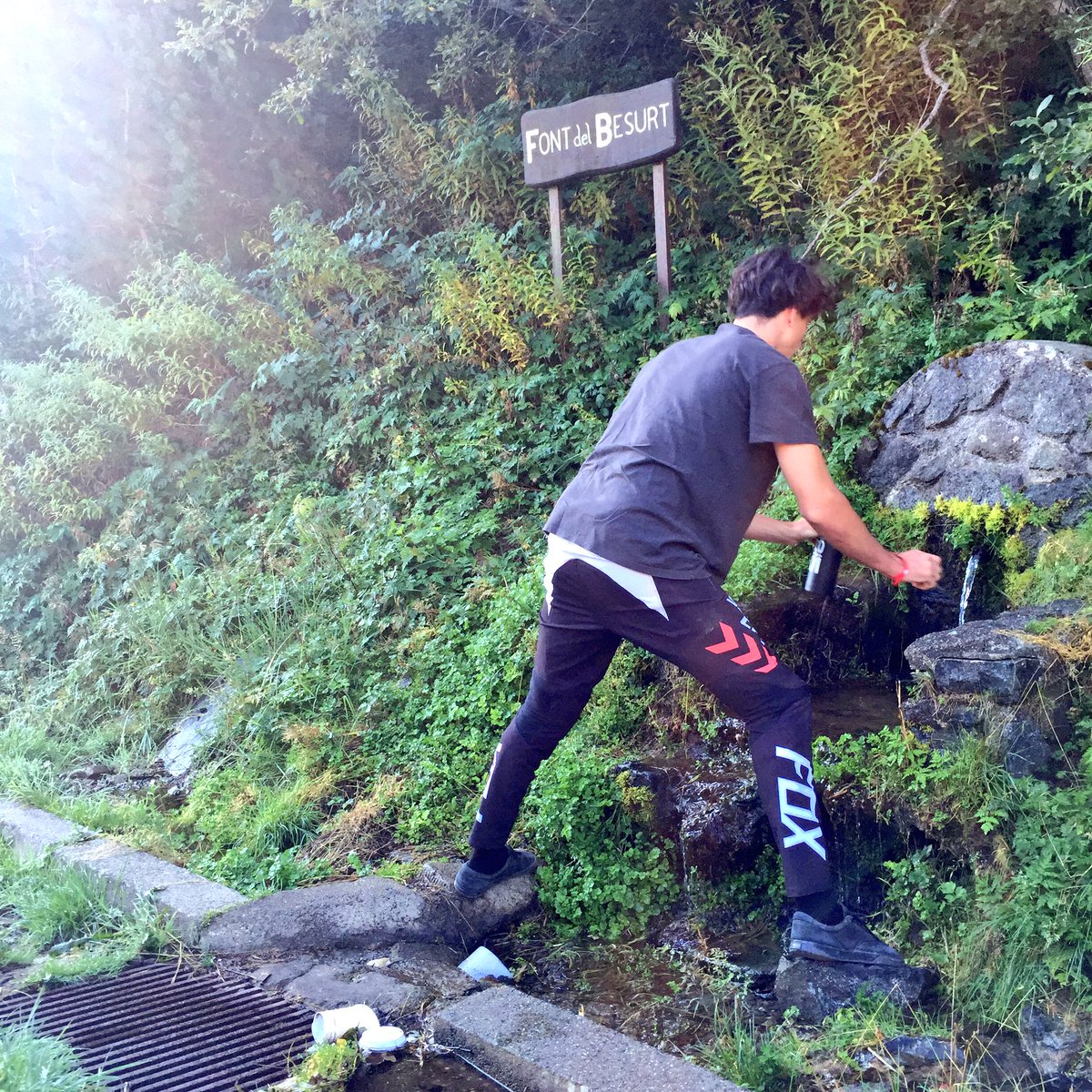 Lawrence van Lingen (@lorenzomojo) on Twitter photo The Feral One <a href="/Ratboy_Bryce/">Josh Bryceland</a> getting <a href="/WeDrinkWater/">DRINK WATER</a> sports hydration, natural out the mountain . #feralfriday The Feral One <a href="/Ratboy_Bryce/">Josh Bryceland</a> getting <a href="/WeDrinkWater/">DRINK WATER</a> sports hydration, natural out the mountain . #feralfriday