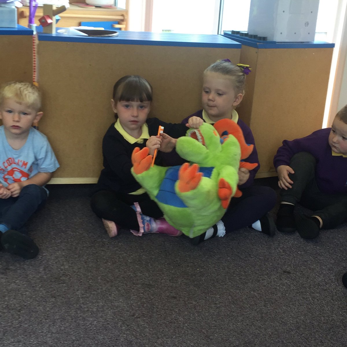 netherweans's tweet image. The AM children practiced brushing Elvis&apos;s teeth #effectivecontributors #learningroutines