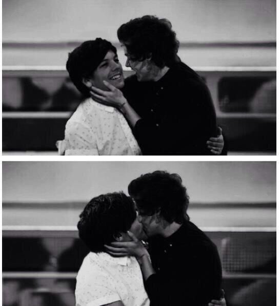 Nuds_Famous's tweet image. Larry é real e está mais forte do que nunca apenas aceitem 🙌🏼😍 e parem de pagar esse micão 💅🏼 #LARRYISOVERPARTY