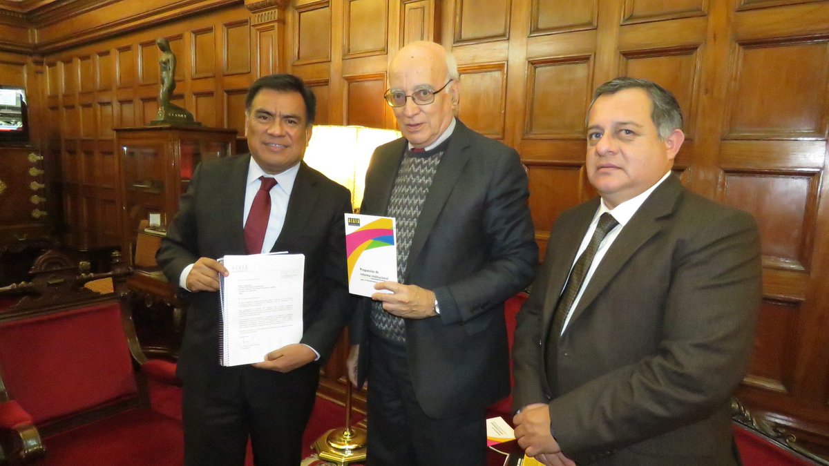 ACTransparencia's tweet photo. Rolando Ames, Vicepresidente de Transparencia presenta propuestas de reforma institucional a portavoces de bancadas. https://t.co/ZQDv8xPOwc