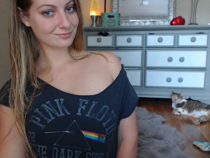 Pink Floyd kinda morning. come hang out https://t.co/q7VHWSiApN https://t.co/rOhpYGivKP<a href="/tag/myfreecams"class="tags"><span>#myfreecams</span></a>