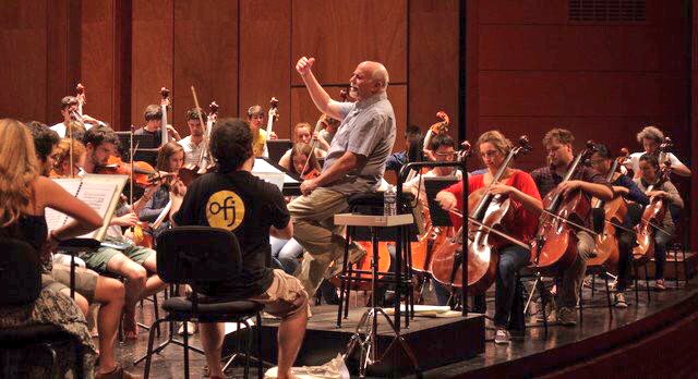 EtudiantsCNSMDL's tweet photo. Belle tournée d'été à l'@orchestreOFJ et son chef @DavidZinman ! #OFJ #Berlin #Milano #Aix #Laon #Vincennes https://t.co/nPkpm8VEnH