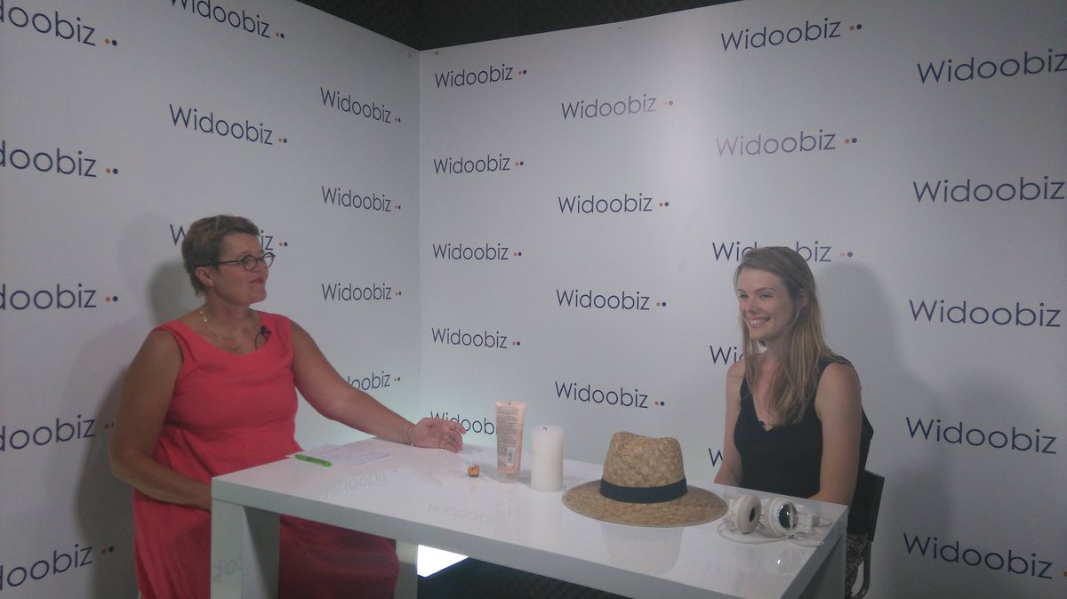 En plein enregistrement de la nvl formule #Wimoovjee avec <a href="/Widoobiz/">Widoobiz</a> - Chloé <a href="/minastormgirls/">Mina Storm</a> est la 1ere à se lancer!