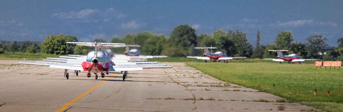 <a href="/THE3JET/">Jason Tuckett</a> taxiing out to runway 23 for the <a href="/BrantAirshow/">ROTARY AIRSHOW</a> #CFSnowbirds <a href="/RCAF_ARC/">Royal Canadian Air Force</a>