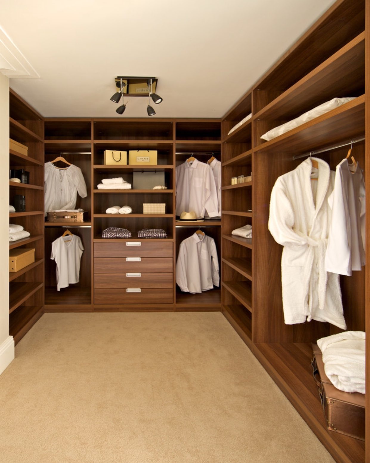 ديكور اليوم ! on Twitter "ديكورات خزانه ملابس مساحة صغيرة ومناسبة