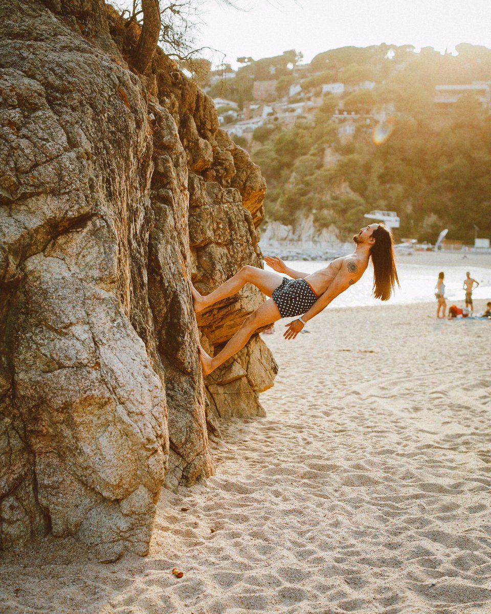 What's Gravity?? 👽👽🖖🏼🖖🏼#aokifiles #1. Lloret Del Mar Spain. August 30, 2016. https://t.co/zjmniIPcNR