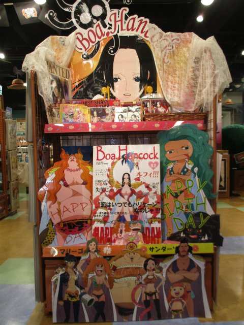One Piece 麦わらストア福岡店 コーナー紹介 Happy Birthday 今月9月2日はボア ハンコックの誕生日 麦わらストア福岡店では 関連商品を展開し盛大にお祝い中 ぜひお立ち寄りください 麦わらストア Onepiece