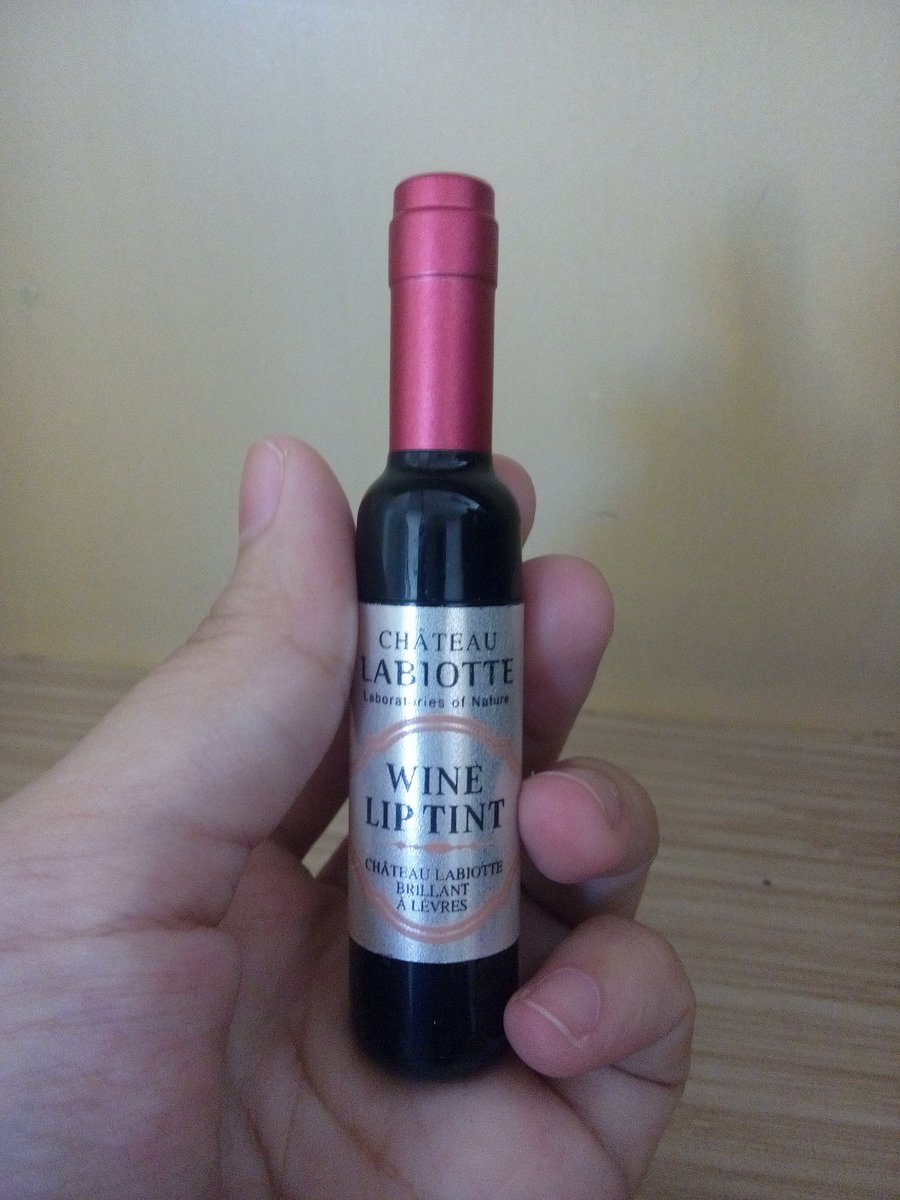 wonsyndrom3's tweet image. Lipstick Chateau 와인빛 Color 🎶🎵 Guess who bought wine lip tint to celebrate #Lotto6thWin lol 🙋🙋 Congrats bbs! 😘😘🎉🎉🎉🎉🎉