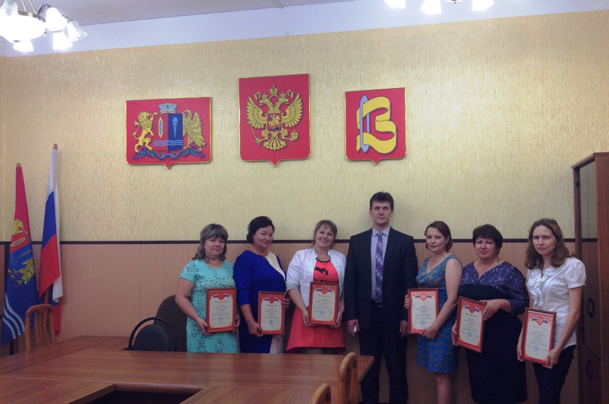 Зам. главы Д.В.Соколов вручил благодарности всем работникам принявшим участие в сельскохозяйственной переписи 2016 г