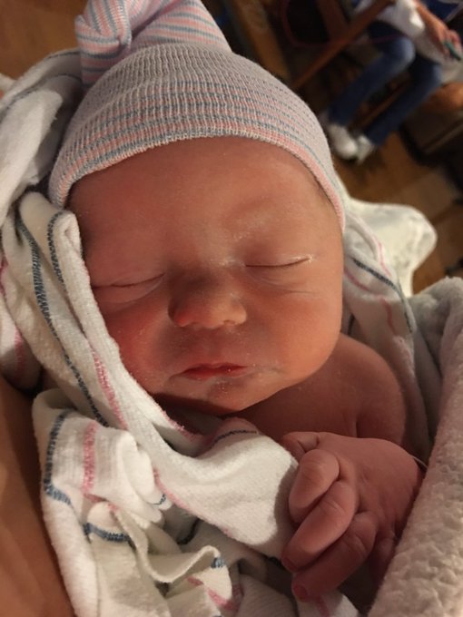 Baby Kaylee has arrived!! 5.8 lbs 19in long born 12:12am 9-2-16 I love her sooo much! 5 weeks early but<a href="/tag/beauty"class="tags"><span>#beauty</span></a>