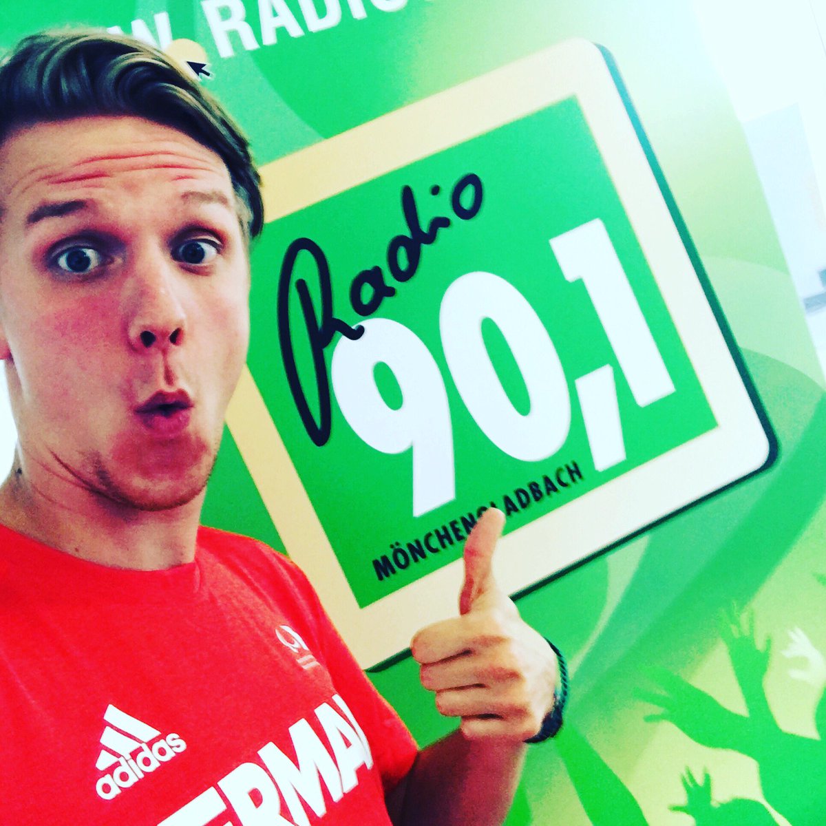 📻 Spontaner Besuch bei <a href="/Radio901MG/">Radio 90,1</a> 👉 hört rein, heute um ca. 17:45 😉📻 #RioMaNiacs @SpoHoKoeln