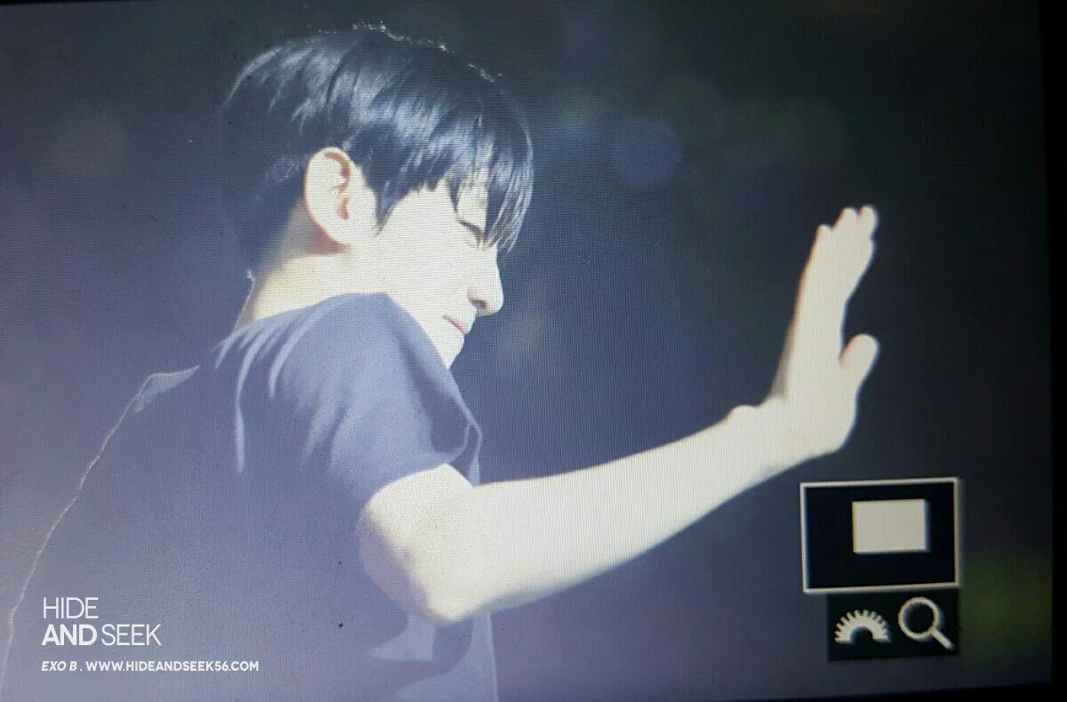 Dyozeiraa's tweet image. Brilho do exo passando na sua cara #Lotto6thWin