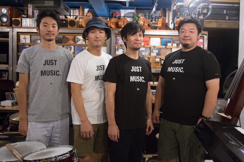 basisrecords's tweet photo. 8月後半の公演用に作成したJUST MUSIC Tシャツご予約受付中!
大阪公演2日目ですでに在庫がなくなっていましたので、
急遽、追加で作成することになりました。ご予約はこちらです：
https://t.co/jVCXckqMXq https://t.co/77s60zkP7H