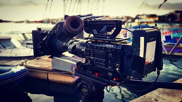 brighttangerine's tweet photo. Australian @rick_smart out in full force with his F55 and new VIV mattebox ft. @Sachtler https://t.co/jjHt1UOMtC