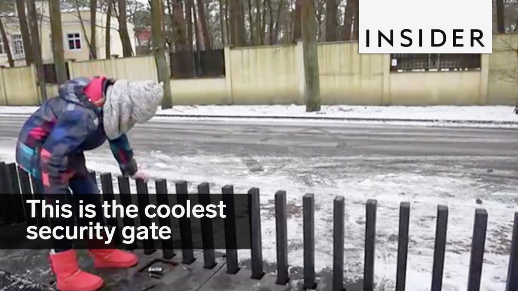 Apers's tweet photo. De Fancy Fence mag oprecht fancy genoemd worden. Bij dit Poolse design hekwerk zijn de toe… https://t.co/mTXqdoANbC https://t.co/TXRQyuNkfj