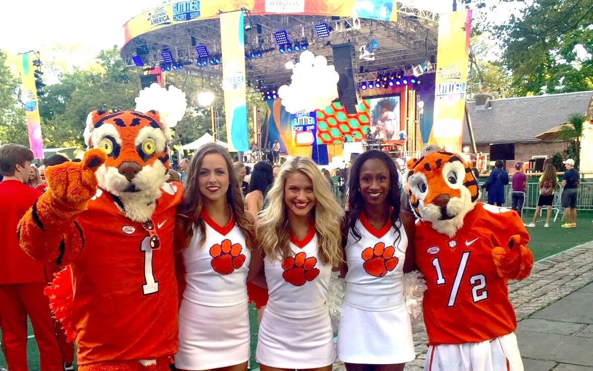 ClemsonMKTG's tweet image. Look who we spotted on the set of @GMA this morning! #CollegeColors