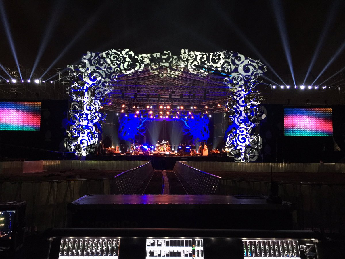 iwanfals's tweet photo. panggung malam ini https://t.co/19xxNJpzDb