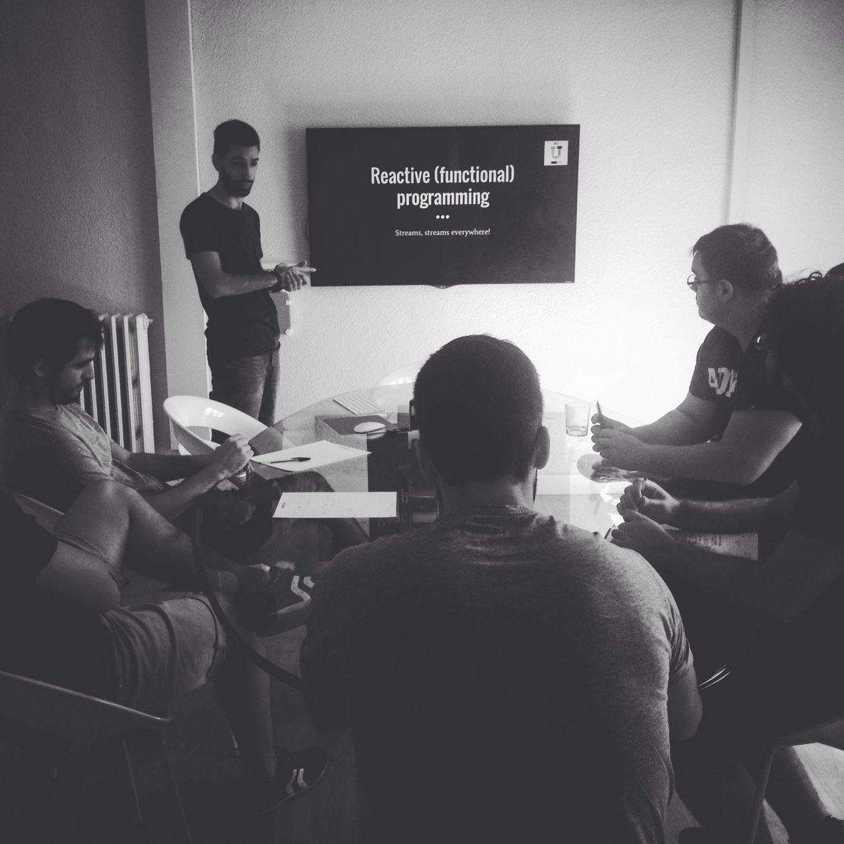 werainmakers's tweet image. Hoy en #MMTalks &quot;Programación Funcional Reactiva&quot;, un paradigma de #programación orientado a los flujos de eventos.