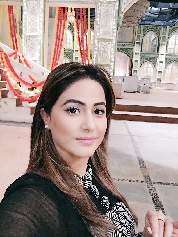 Hina Khan Biography, Wiki, Pictures-Images, Profile, Age, Personal