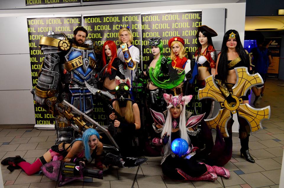 MartyNovotna's tweet photo. #AsusFinals
#Jinx (#LeagueofLegends)
#Cosplay by #MartyNovotna
#FB page: https://t.co/HQzZyDoDhz
#game #lol #asus https://t.co/3f4BRZ74Iv