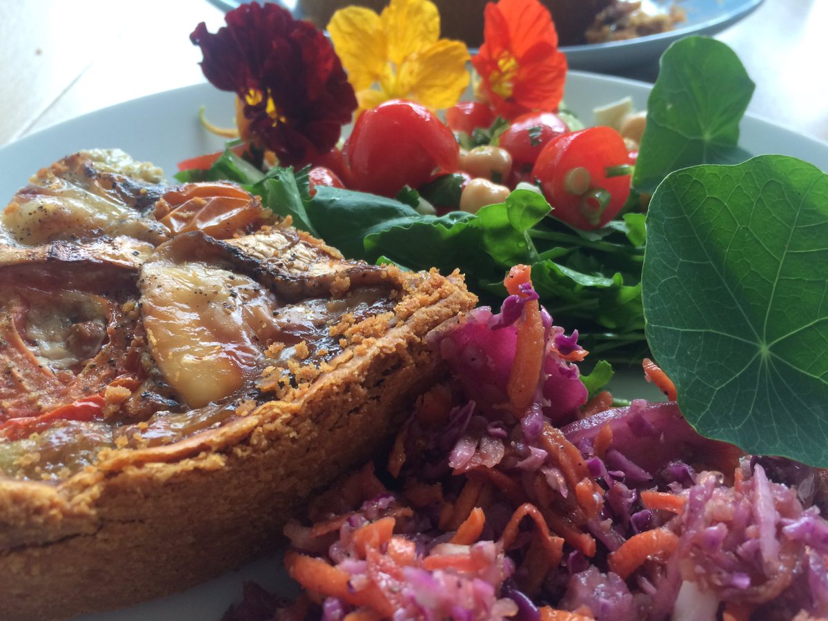 TheTransferBrum's tweet image. Rounding off a busy #coworking week with a delicious #sharedlunch, homegrown salad, homemade quiche &amp;amp; great company
