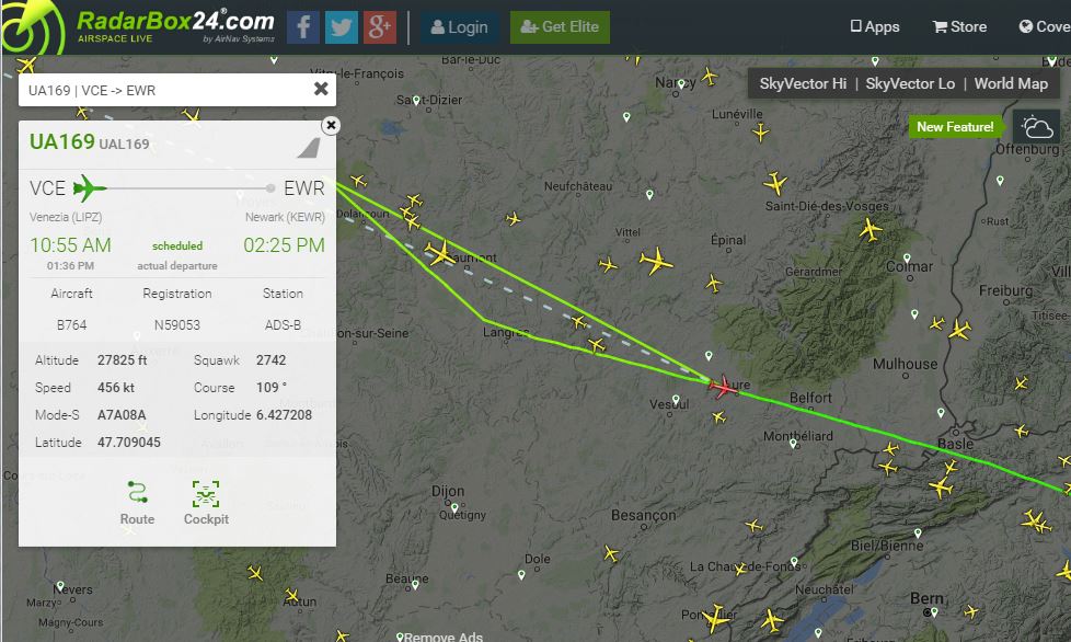 NikPhillips666's tweet photo. LIVE: United #UA169 has declared an emergency and diverting #airlivenet https://t.co/a1ZYuRMcux